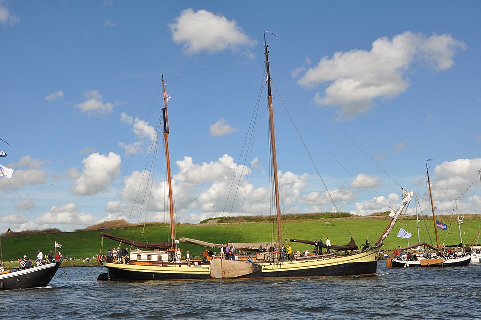 File:Sail Amsterdam 2010 Sail-in (057).JPG