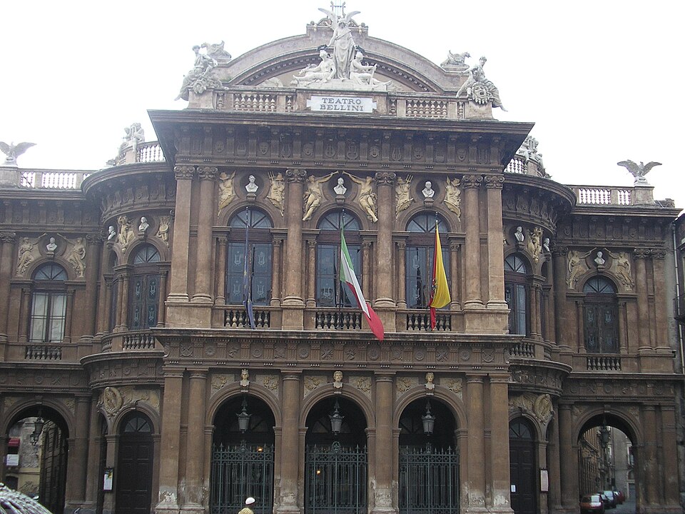 File:Teatro Bellini (Catania).jpg