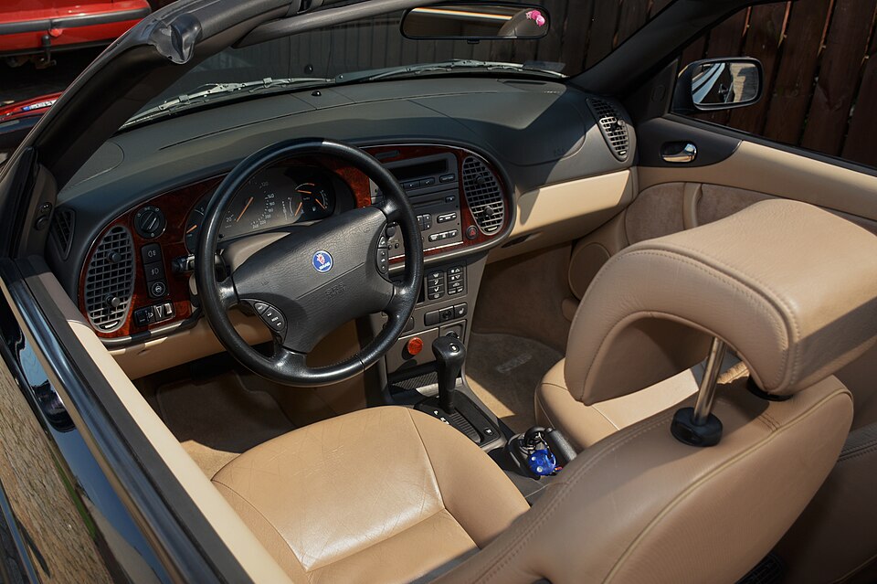 File:Interior Saab 9-3 cabrio 2001.JPG