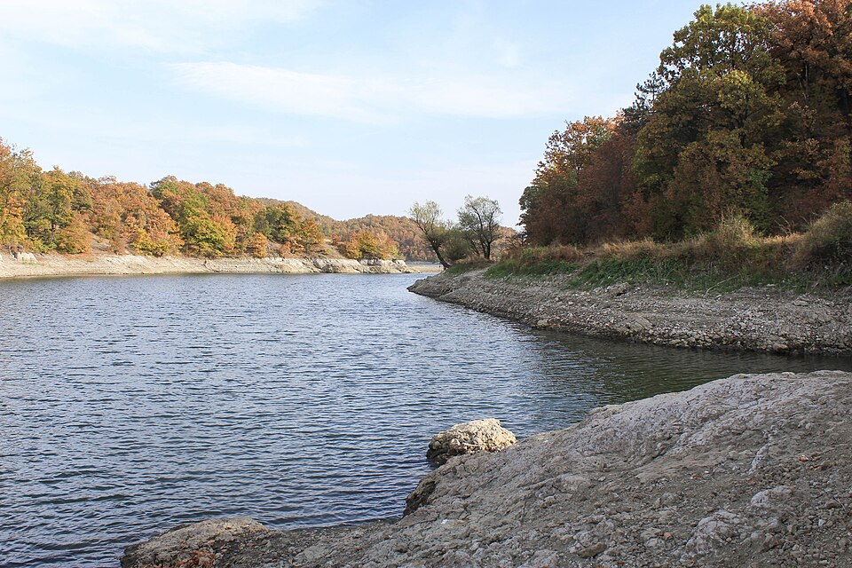File:Bor lake 08.jpg