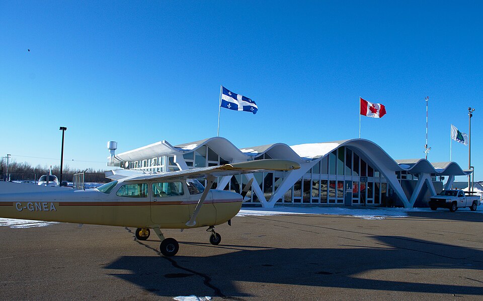 File:Cessna 172 à Trois-Rivières.jpg