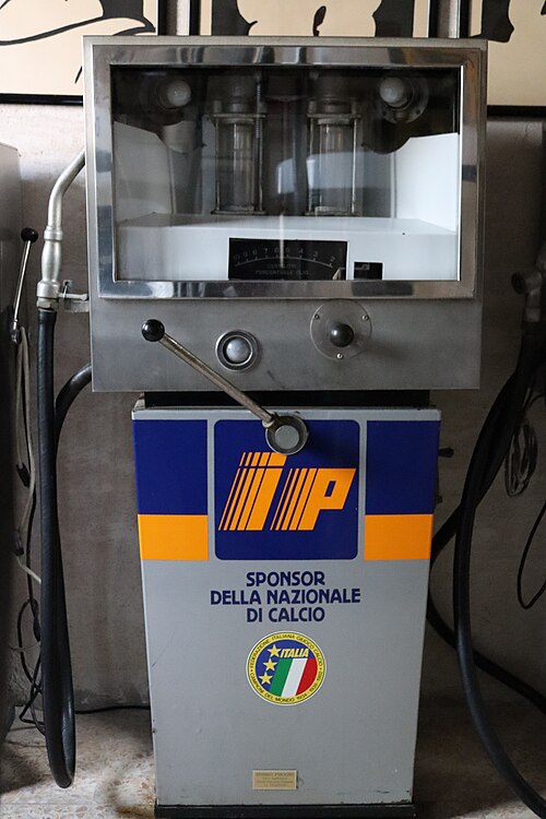 File:Distributore miscela olio benzina IP.jpg