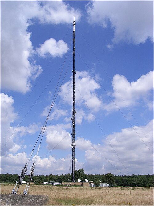 File:Sandy Heath transmitter 900H L5.jpg