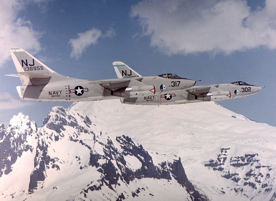 File:A-3B Skywarriors VAH-123 in flight.jpeg