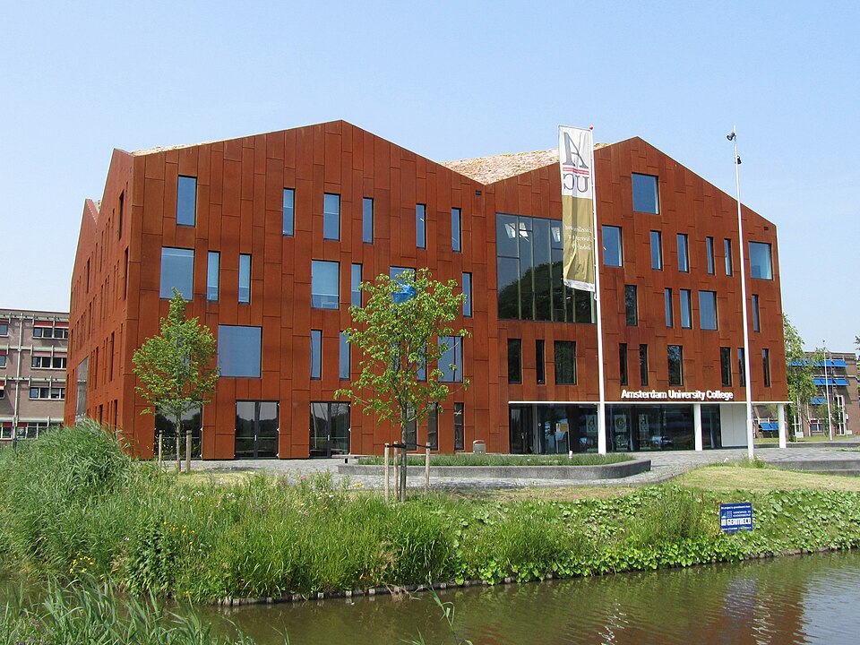 File:Amsterdam university college.jpg