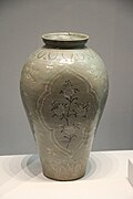Chrysanthemum on early Goryeo Dynasty celadon vase (918–1392)