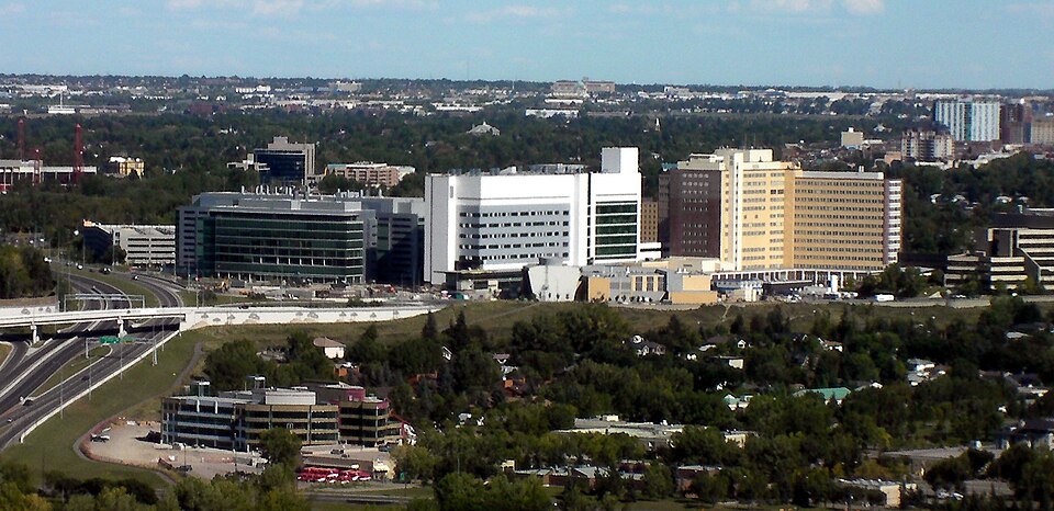 File:Foothills Hospital.JPG
