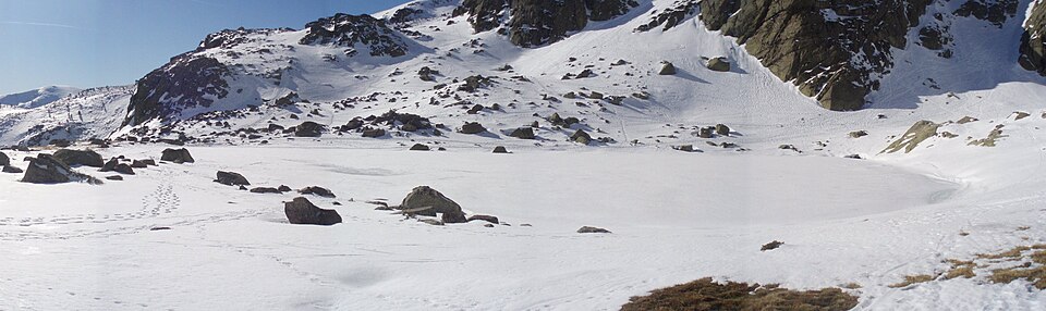 File:Glacial lake of Peñalara.jpg