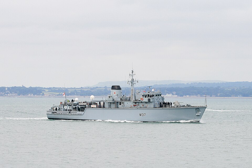 File:HMS Chiddingfold-02.jpg