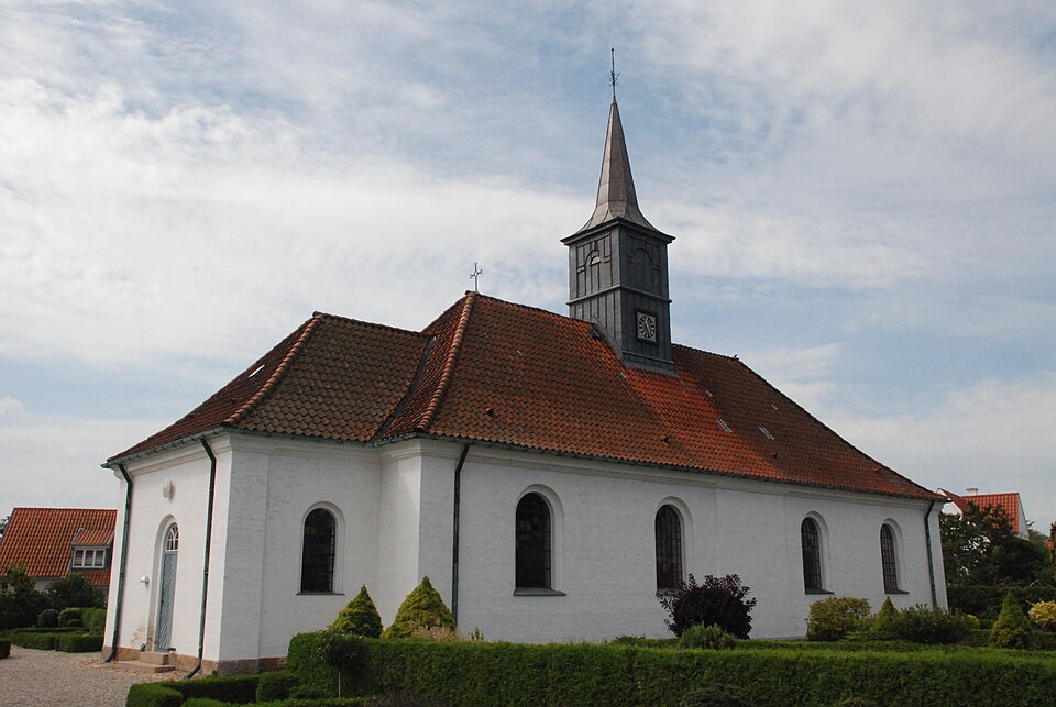 File:Hornbæk Kirke 05-08-2013.JPG