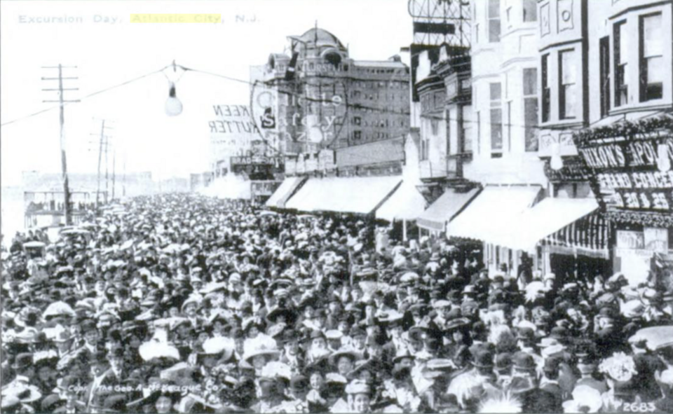 File:Nixon's Apollo Theatre, 1912 postcard.png