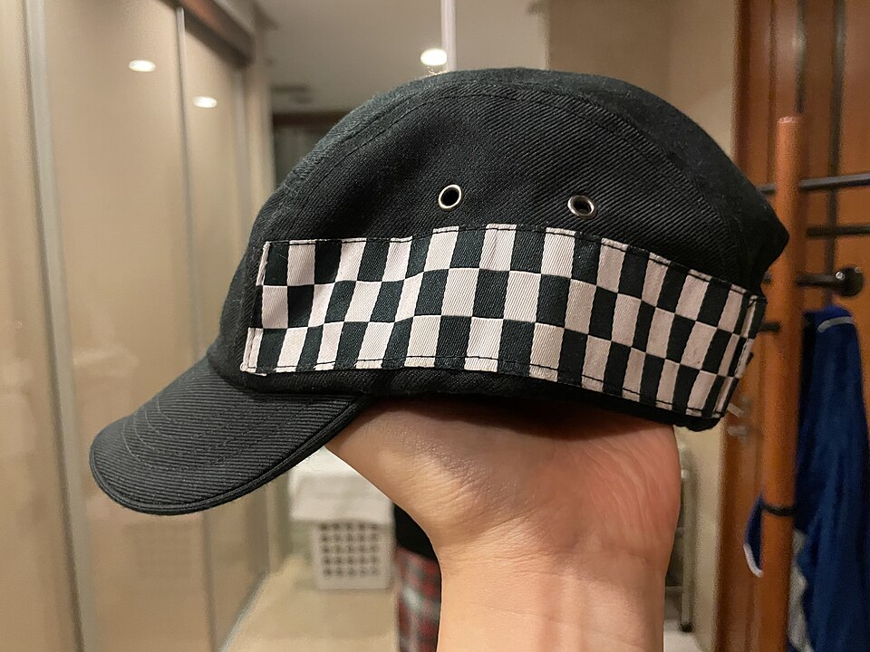 File:PSNI Cap left side.jpg