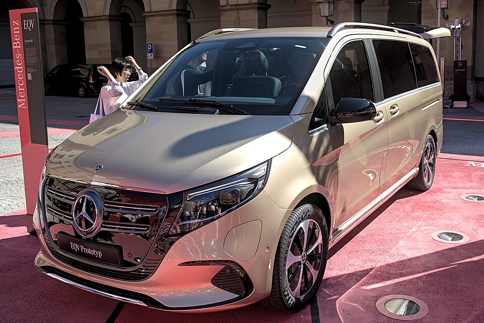 File:2024 Mercedes-Benz EQV IAA 2023 1X7A0464.jpg