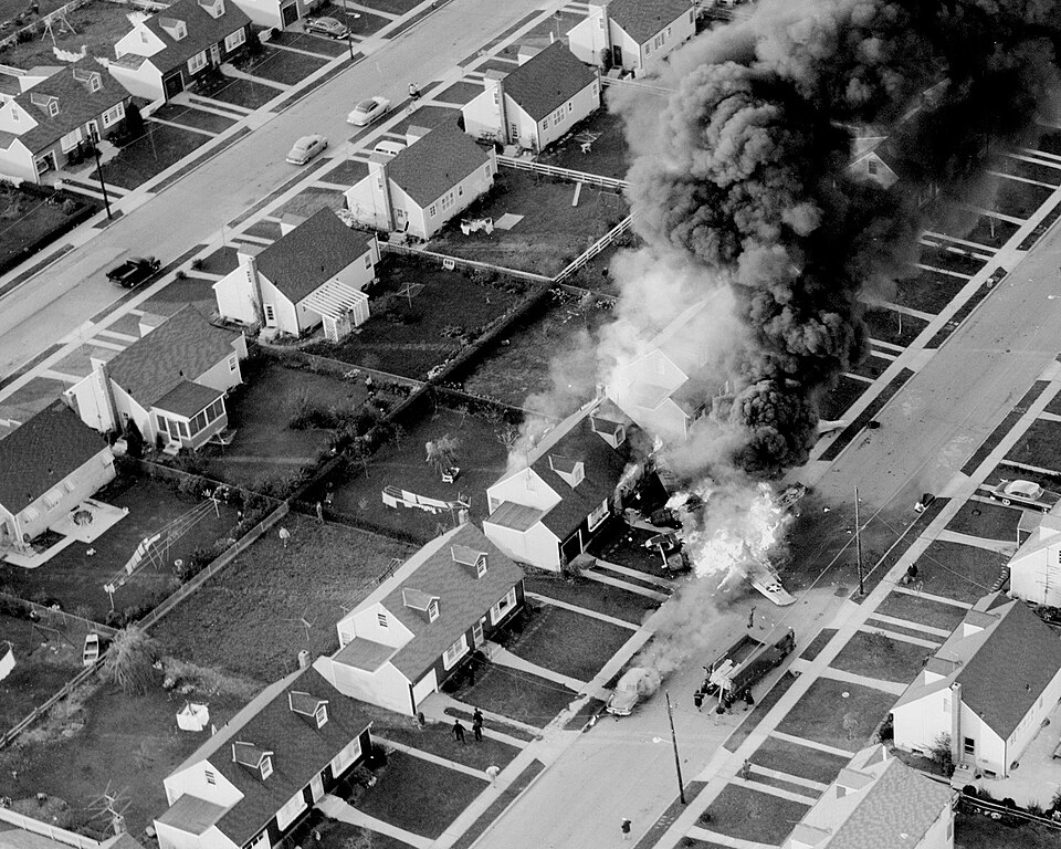 File:Bomber Crashes in Street, complete.jpg