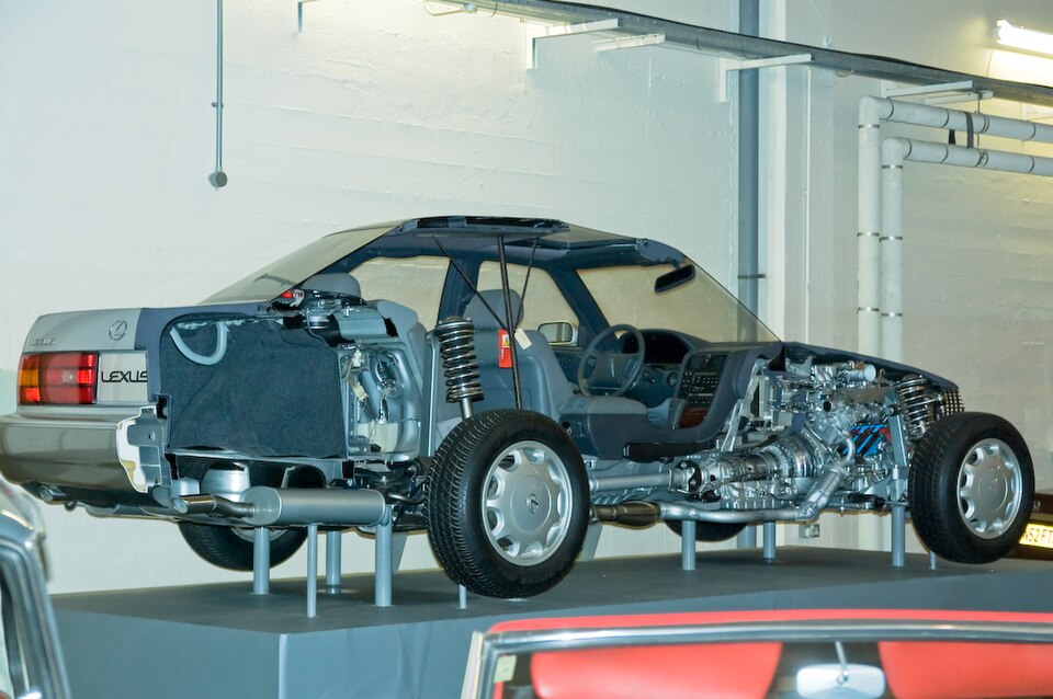 File:Lexus Cutaway LS 400.jpg