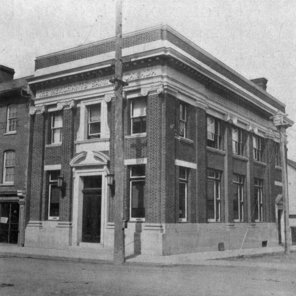 File:Merchants Bank of Canada, Pembrok.png