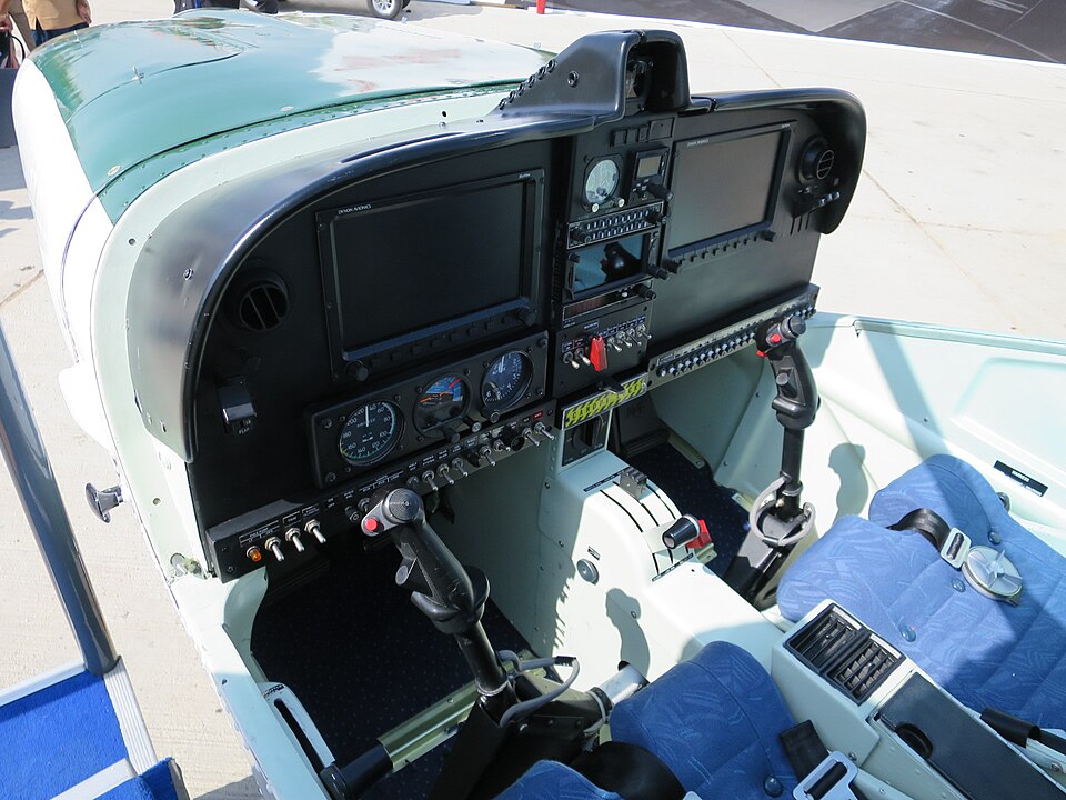 File:PAC Super Mushshak cockpit.jpg