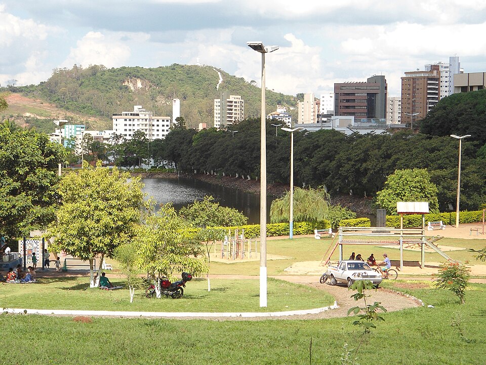File:Parque Bariri 2012.jpg