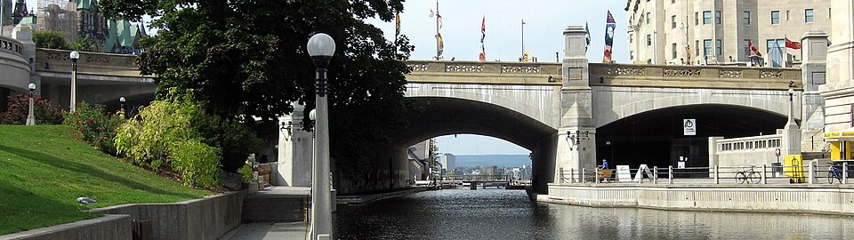 File:Plaza Bridge.JPG