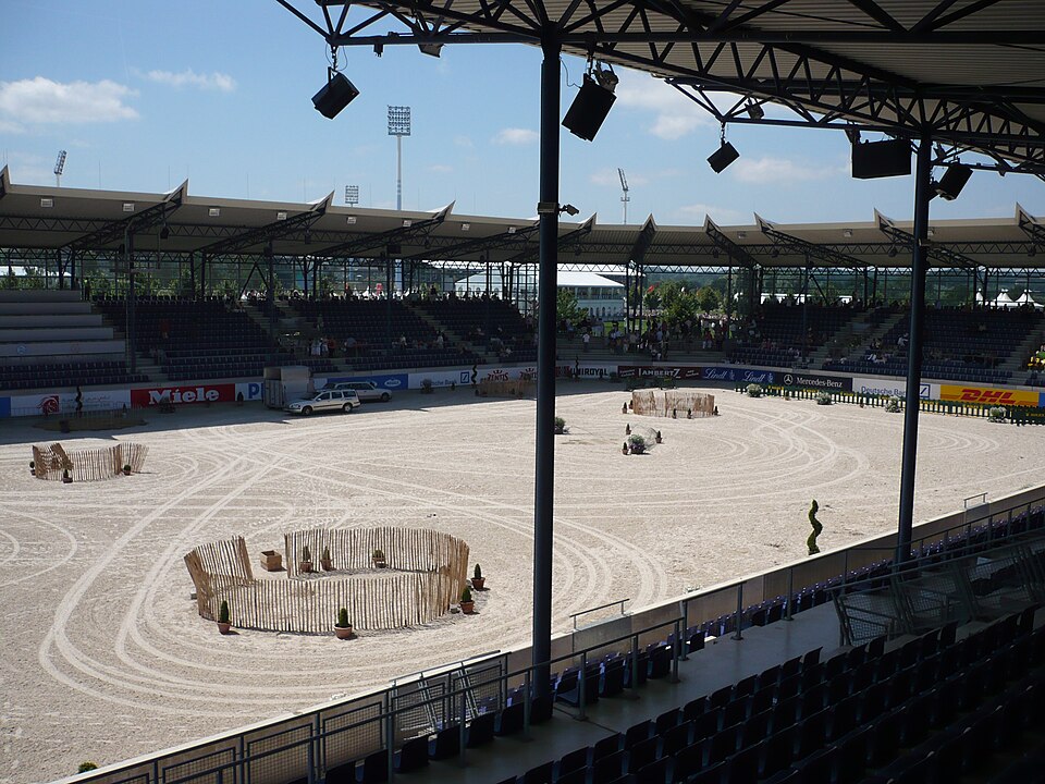 File:Reitstadion Aachen, Dressurstadion, 290608.jpg