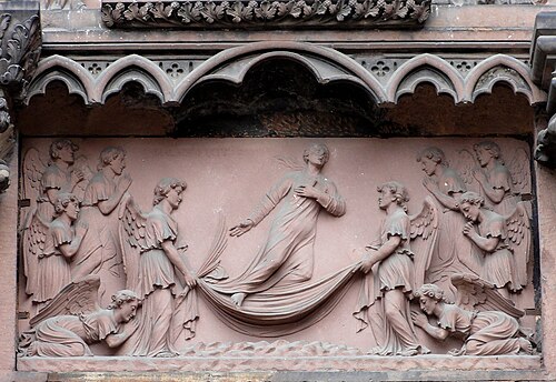 Lintel decoration – Mary ascends to Heaven