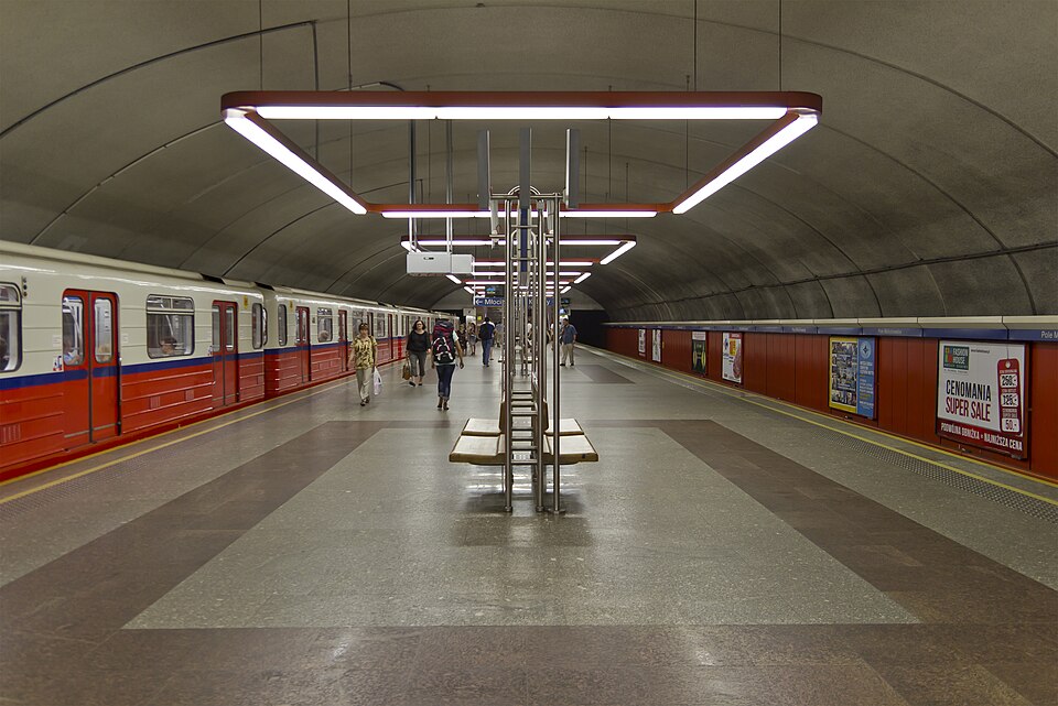 File:Warsaw 07-13 img12 Pole Mokotowskie metro.jpg