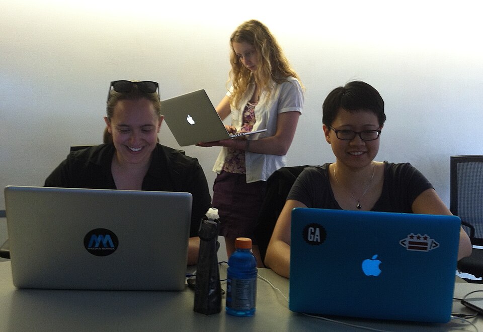 File:Women in Tech Edit-a-Thon 03.JPG