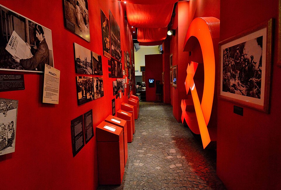 File:Wystawa Polska Lubelska Muzeum Powstania Warszawskiego.JPG