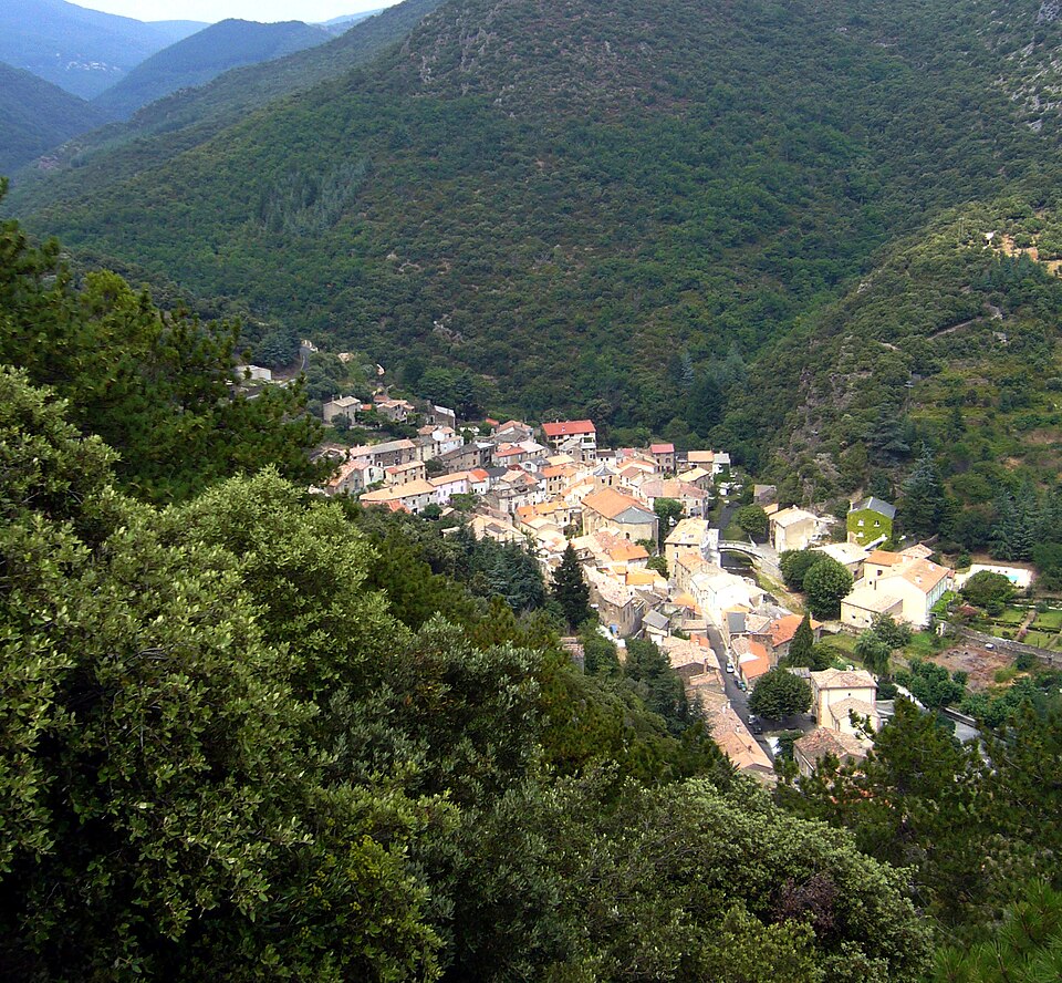 File:Cabrespine village (998839500).jpg