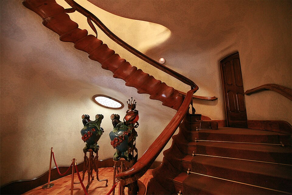 File:Casa Batlló escala principal.jpg