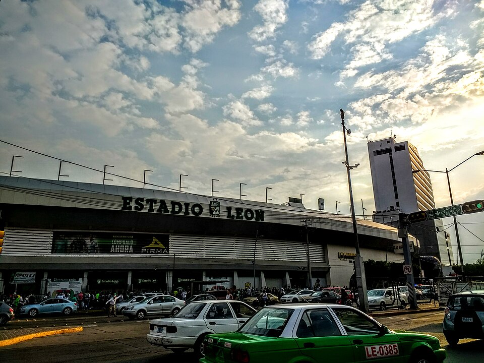 File:Estadio León..jpg