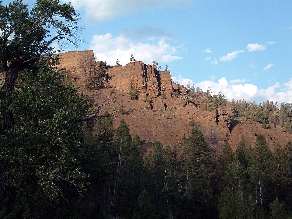 File:Rocky cliffs.jpg