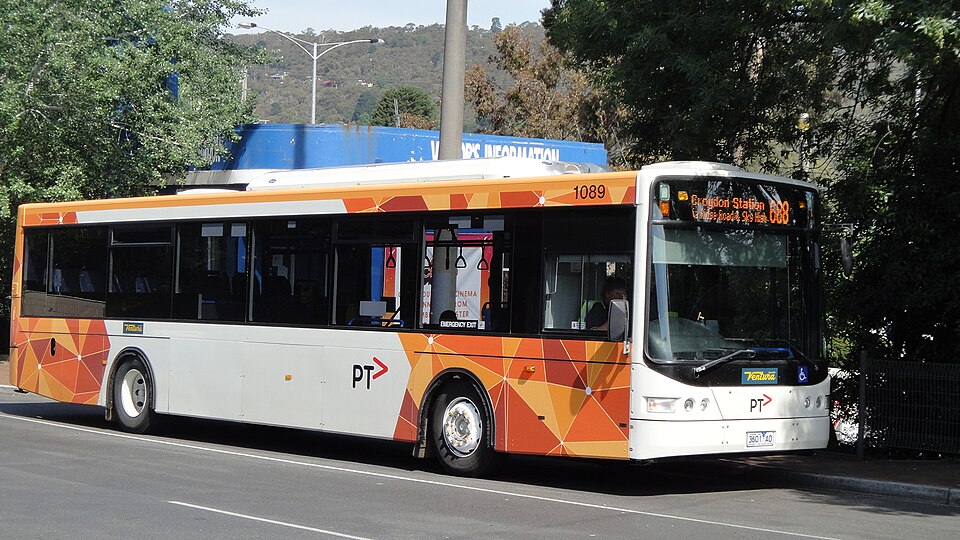 File:Ventura Bus at UFG.jpg
