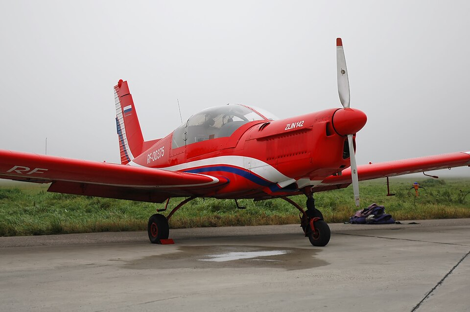 File:Zlin Z-142.jpg