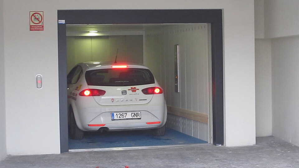 File:Car elevator (4454457711).jpg