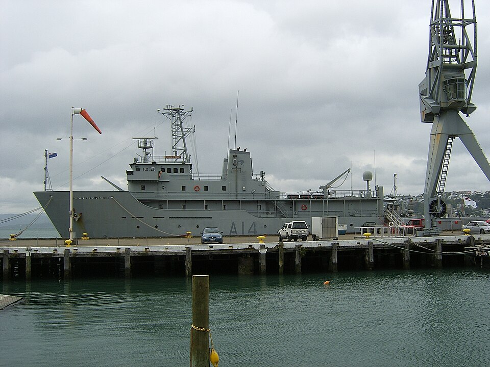 File:HMNZS Resolution.JPG