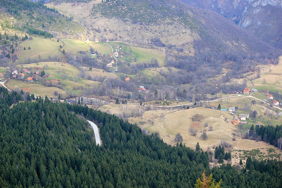 File:Dovlići from Trebević.jpg