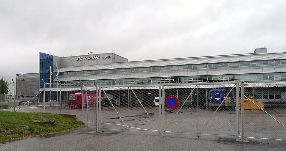 File:Finnair Cargo Building 02.jpg