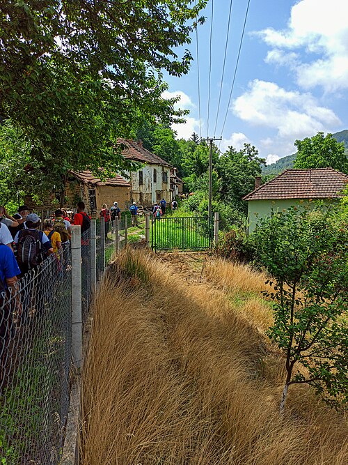 File:Samarnica village.jpg