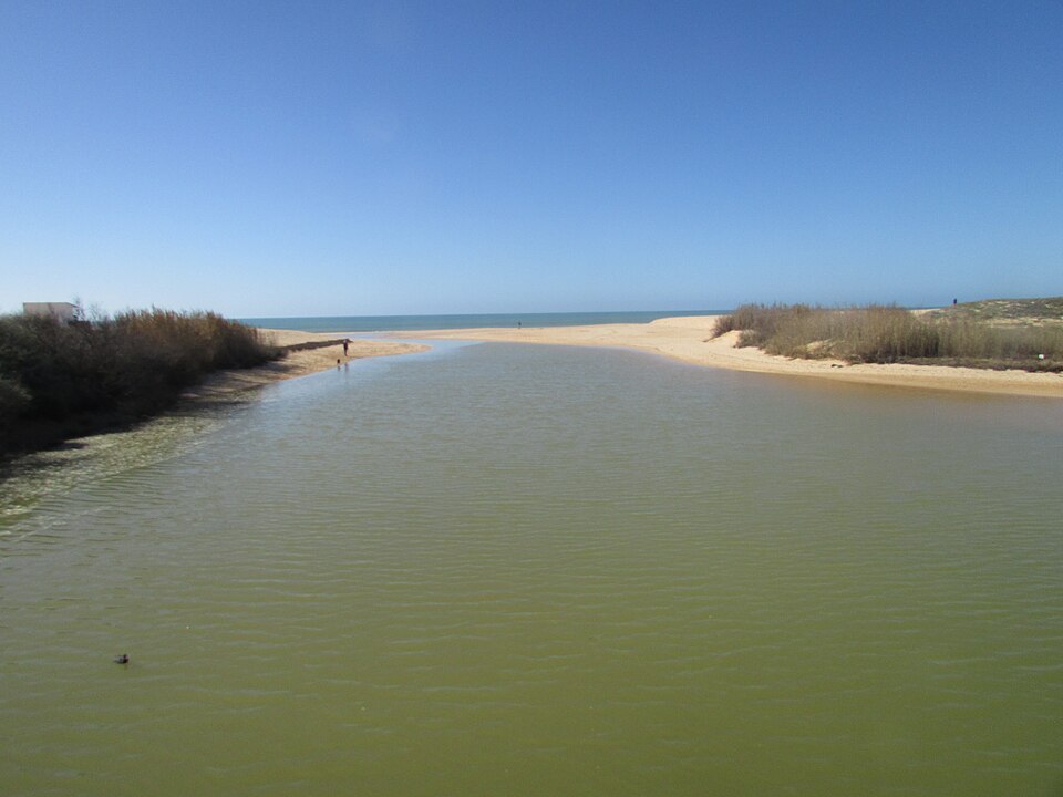 File:2017-02-06 Mouth of Espiche River, Salgados.JPG