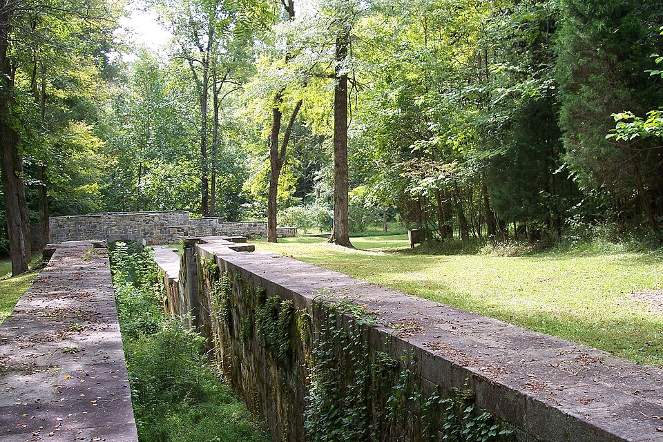 File:Landsford Canal Stone Lock.JPG