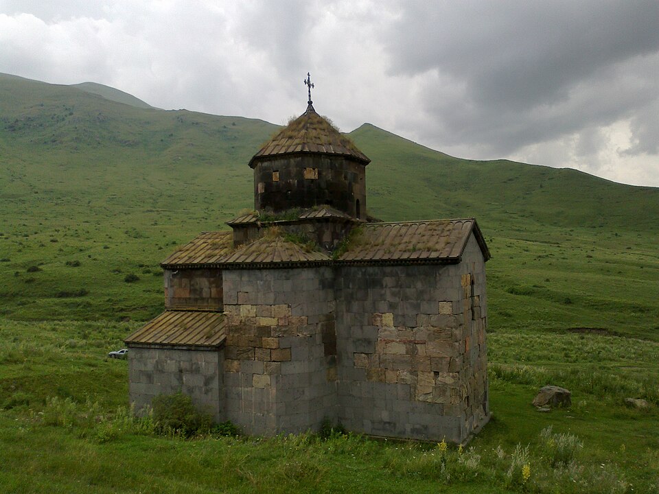File:Sverdlov St. George Church 5.jpg