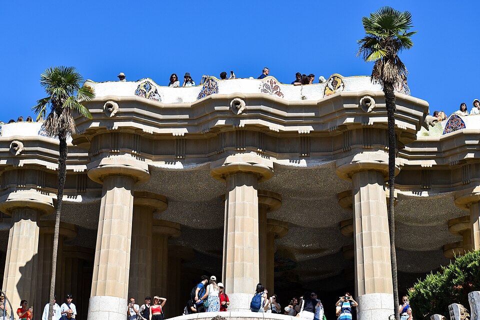 File:Terrace of Parc Güell, Barcelona, Spain.jpg