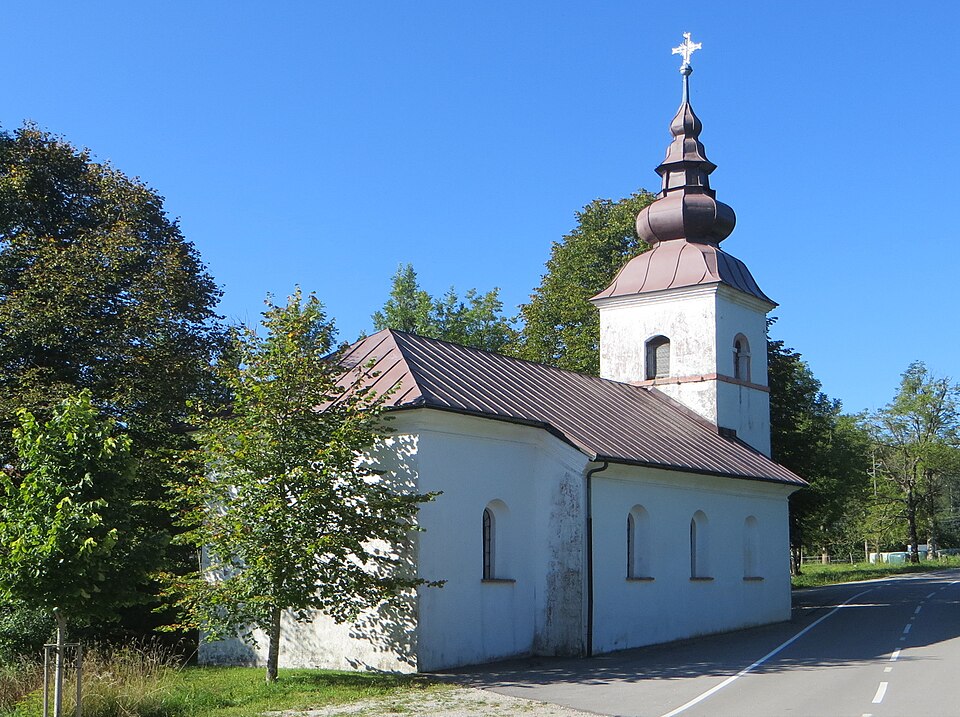 File:Volcje Bloke Slovenia - church.jpg