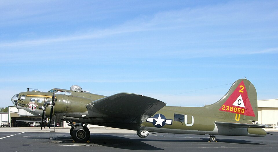 File:230850 Thunderbird B-17G (3147297948).jpg