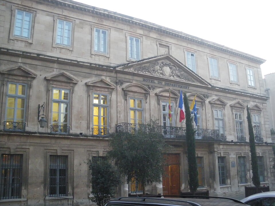 File:Avignon - Hotel du Département.JPG