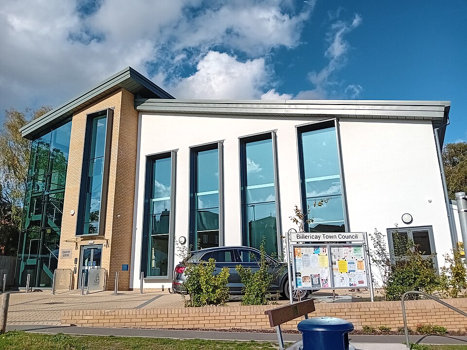 File:Chantry Centre.jpg