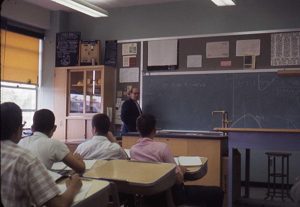 File:BronxScienceProgrammingClassroom1960.jpg