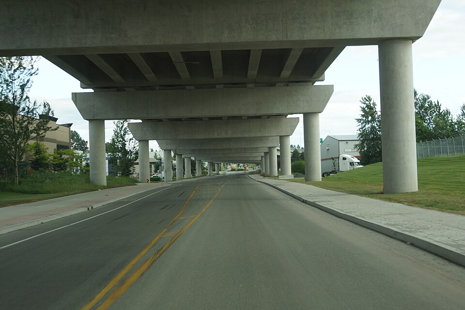 File:GoldenEarsBridgeBottom.JPG