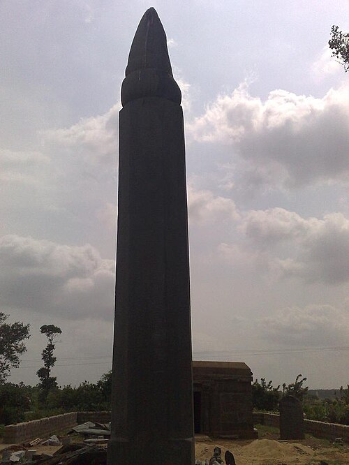 File:Talagunda pillar.JPG